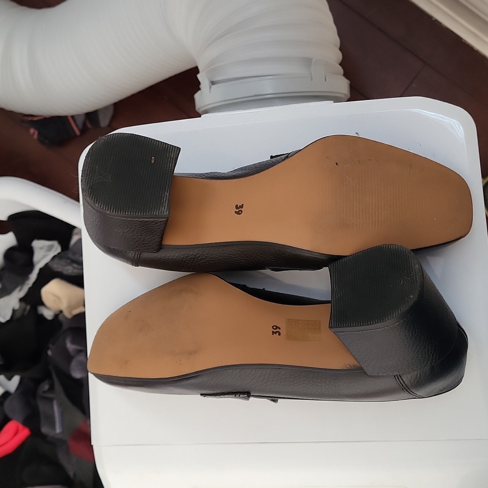 Shoes - Picture 3 of 8